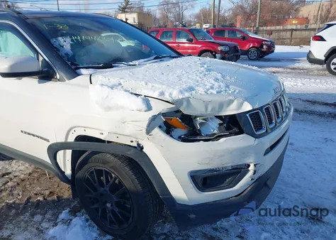 2018 Jeep Compass Latitude 4X4 z USA, uszkodzony, nr VIN 3C4NJDBB4JT168415